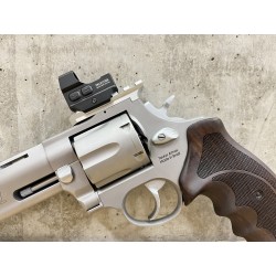 Pack d'occasion : Revolver Taurus Raging Bull - Cal. .44 Mag - Inox + Point Rouge Hawke Frontier + Matériel de rechargement