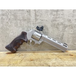 Pack d'occasion : Revolver Taurus Raging Bull - Cal. .44 Mag - Inox + Point Rouge Hawke Frontier + Matériel de rechargement