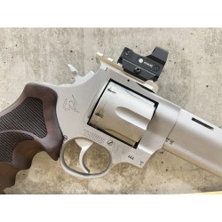 Pack d'occasion : Revolver Taurus Raging Bull - Cal. .44 Mag - Inox + Point Rouge Hawke Frontier + Matériel de rechargement